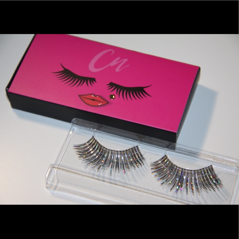 Dramatic LASHES - Picture 3 of 16